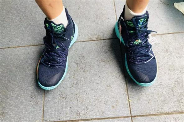 耐克歐文5 ufo配色開箱測(cè)評(píng) 歐文5ufo實(shí)物上腳圖