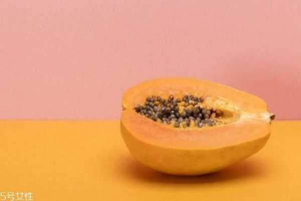 木瓜籽是白色的能吃嗎 建議不要吃 木瓜籽是白色的能吃嗎 建議不要吃