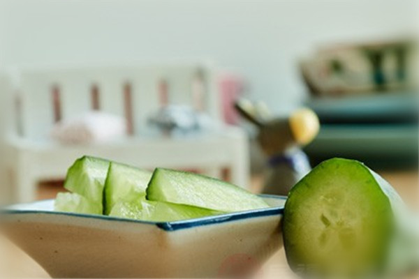 黃瓜可以去黑眼圈嗎 黃瓜的作用 黃瓜可以去黑眼圈嗎 黃瓜的作用