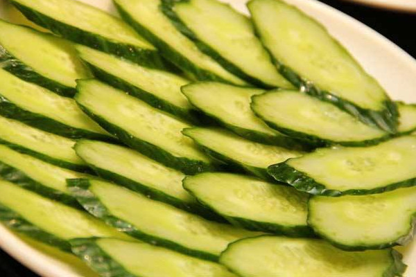 黃瓜可以去黑眼圈嗎 黃瓜的作用 黃瓜可以去黑眼圈嗎 黃瓜的作用