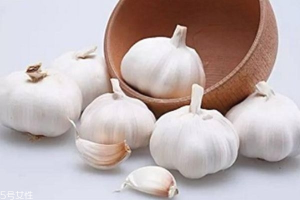大蒜祛斑真的有用嗎 大蒜祛斑的準(zhǔn)確步驟 大蒜祛斑真的有用嗎 大蒜祛斑的準(zhǔn)確步驟