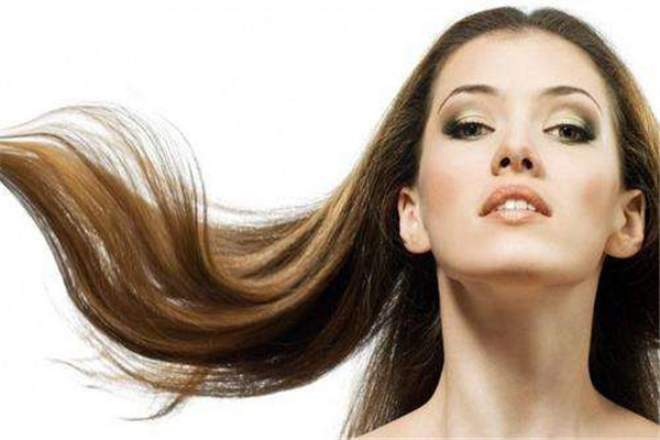 頭發(fā)越洗越油怎么回事 頭發(fā)的護發(fā)方法 頭發(fā)越洗越油怎么回事 頭發(fā)的護發(fā)方法