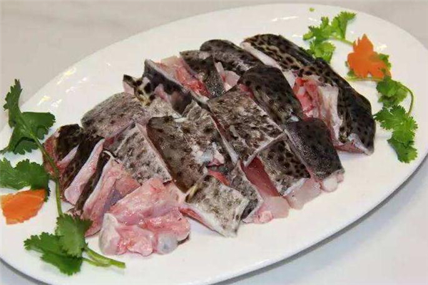 石斑魚火鍋的做法 配料很關(guān)鍵 石斑魚火鍋的做法 配料很關(guān)鍵