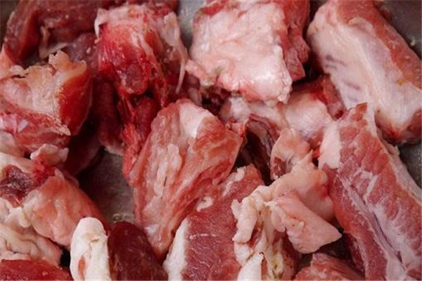 排骨可以燉香菇嗎 排骨的功效 排骨可以燉香菇嗎 排骨的功效