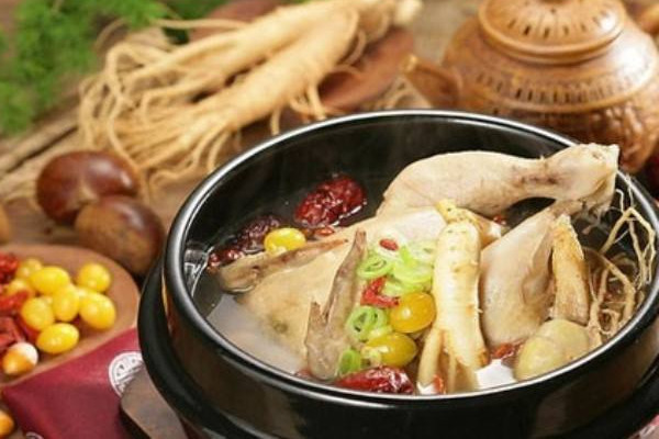 雞湯可以放胡蘿卜嗎 雞湯的吃法 雞湯可以放胡蘿卜嗎 雞湯的吃法