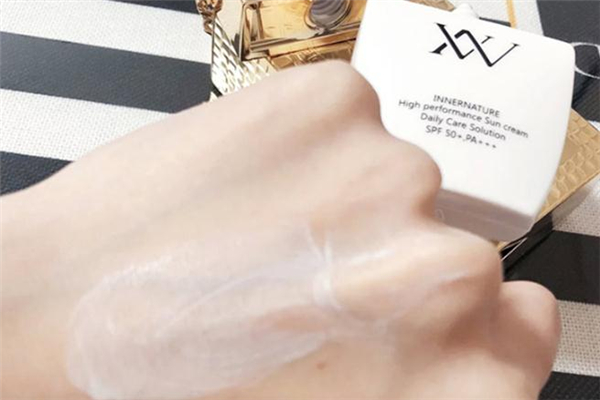 vn鉑金包防曬霜多少錢(qián) 韓國(guó)vn防曬霜價(jià)格