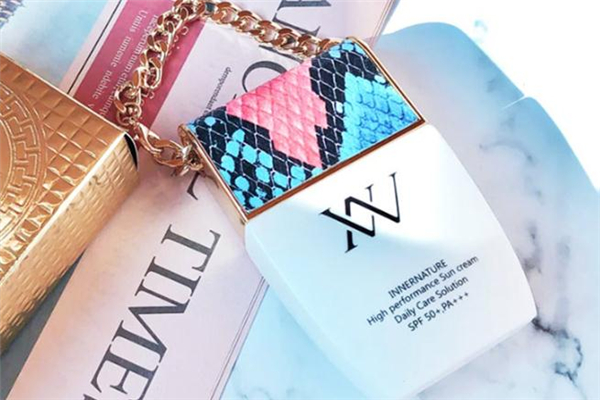 vn鉑金包防曬和安耐曬哪個好 熱門防曬霜pk vn鉑金包防曬和安耐曬哪個好 熱門防曬霜pk