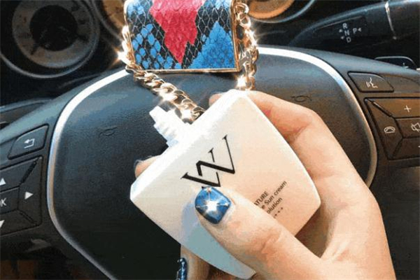 vn鉑金包防曬和安耐曬哪個好 熱門防曬霜pk vn鉑金包防曬和安耐曬哪個好 熱門防曬霜pk