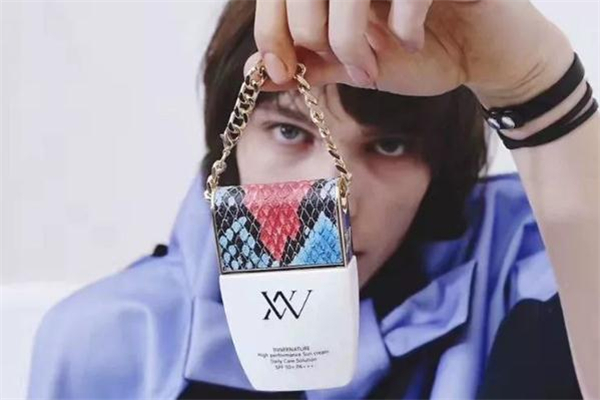 vn鉑金包防曬和安耐曬哪個好 熱門防曬霜pk vn鉑金包防曬和安耐曬哪個好 熱門防曬霜pk