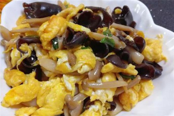 蟹味菇可以和雞蛋一起吃嗎 蟹味菇炒雞蛋的做法 蟹味菇可以和雞蛋一起吃嗎 蟹味菇炒雞蛋的做法