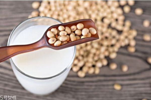 老年人補(bǔ)鈣吃什么食物 老年人補(bǔ)鈣食物 老年人補(bǔ)鈣吃什么食物 老年人補(bǔ)鈣食物