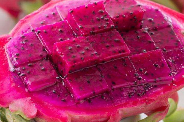 草莓可以和火龍果一起吃嗎 草莓和火龍果一起吃好處 草莓可以和火龍果一起吃嗎 草莓和火龍果一起吃好處