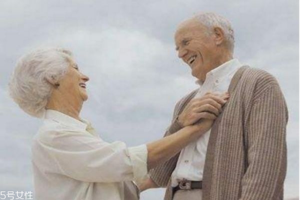 中老年人為什么要補(bǔ)鈣 老年人缺鈣的危害 中老年人為什么要補(bǔ)鈣 老年人缺鈣的危害