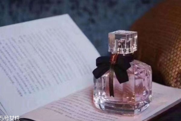 反轉(zhuǎn)巴黎香水的真假怎么辨別 反轉(zhuǎn)巴黎真假對(duì)比 反轉(zhuǎn)巴黎香水的真假怎么辨別 反轉(zhuǎn)巴黎真假對(duì)比