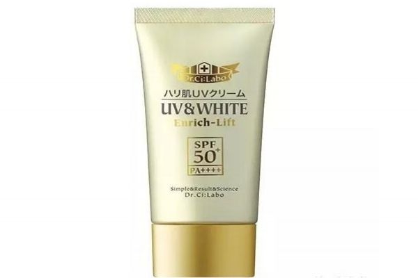 防曬霜有什么危害 防曬霜的危害 防曬霜有什么危害 防曬霜的危害