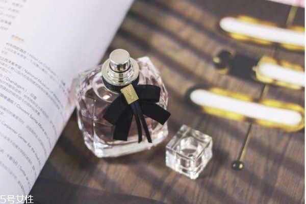 反轉(zhuǎn)巴黎香水的真假怎么辨別 反轉(zhuǎn)巴黎真假對(duì)比 反轉(zhuǎn)巴黎香水的真假怎么辨別 反轉(zhuǎn)巴黎真假對(duì)比