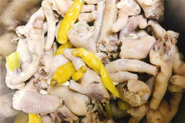 泡椒鳳爪熱量高嗎 減肥期間少吃 泡椒鳳爪熱量高嗎 減肥期間少吃