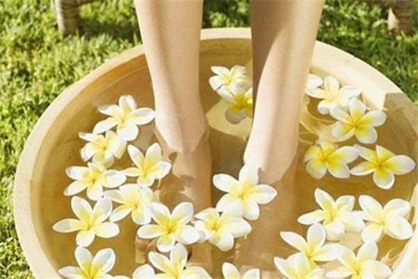 夏天可以泡腳嗎 夏天泡腳好壞 夏天可以泡腳嗎 夏天泡腳好壞