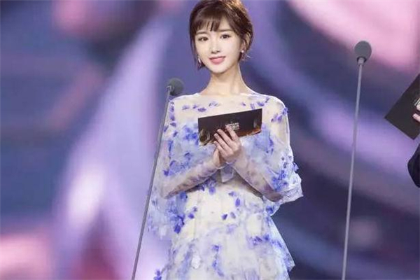 短發(fā)女生穿什么裙子好看 魅力值大增 短發(fā)女生穿什么裙子好看 魅力值大增