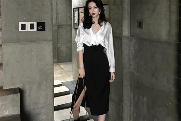 開叉半身裙怎么分前后 開叉裙區(qū)分前后方法 開叉半身裙怎么分前后 開叉裙區(qū)分前后方法