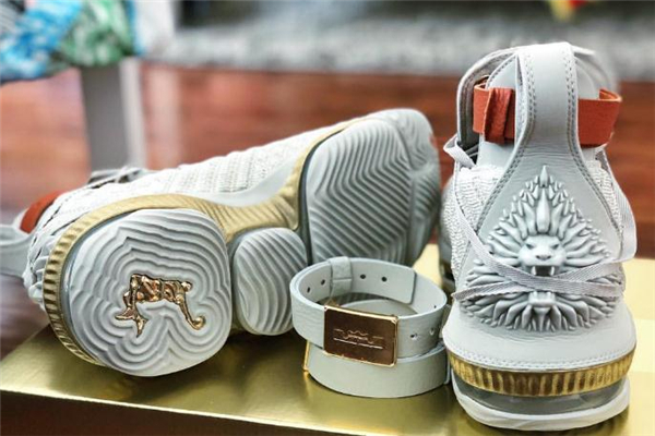 耐克詹姆斯16hfr男生能穿嗎 詹16hfr有男碼嗎 耐克詹姆斯16hfr男生能穿嗎 詹16hfr有男碼嗎