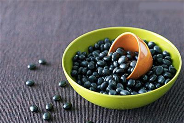 黑豆為什么治脫發(fā) 黑豆治脫發(fā)原因 黑豆為什么治脫發(fā) 黑豆治脫發(fā)原因