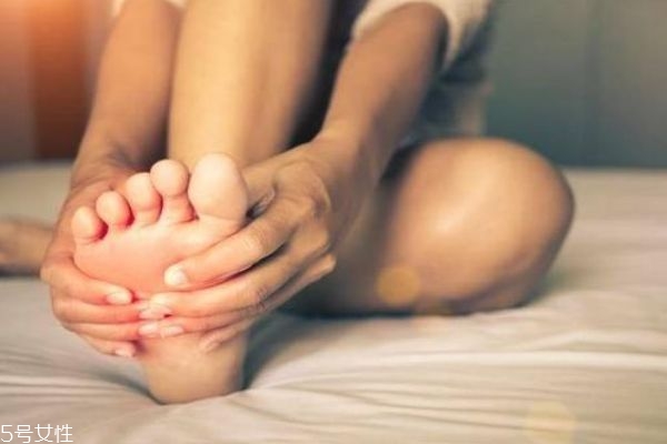 小腿抽筋怎么辦 腿抽筋最快的解決方法 小腿抽筋怎么辦 腿抽筋最快的解決方法