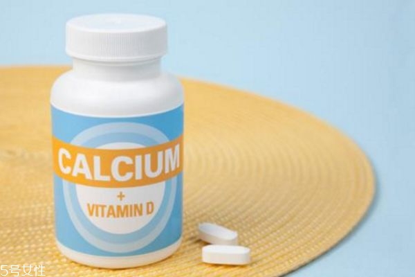 女人多少歲補(bǔ)鈣？氨糖軟骨素的功效和作用不能忽視