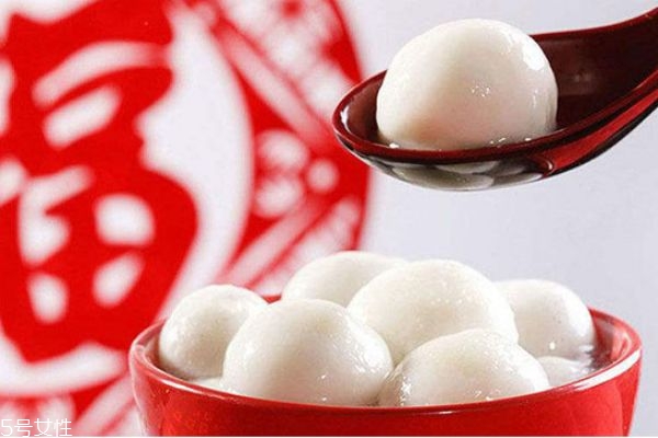 湯圓和元宵有什么區(qū)別 湯圓和元宵有4大區(qū)別 湯圓和元宵有什么區(qū)別 湯圓和元宵有4大區(qū)別