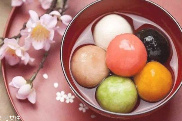 湯圓和元宵有什么區(qū)別 湯圓和元宵有4大區(qū)別 湯圓和元宵有什么區(qū)別 湯圓和元宵有4大區(qū)別