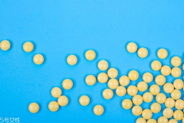 長(zhǎng)期吃安眠藥的危害 安神藥和安眠藥的區(qū)別 長(zhǎng)期吃安眠藥的危害 安神藥和安眠藥的區(qū)別