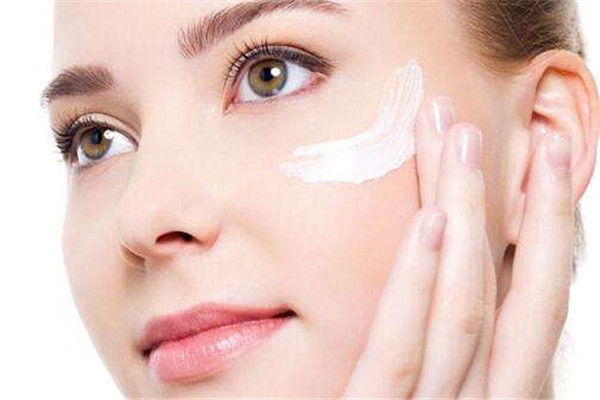 眼睛下面有細紋怎么辦呢 這樣做比較好 眼睛下面有細紋怎么辦呢 這樣做比較好