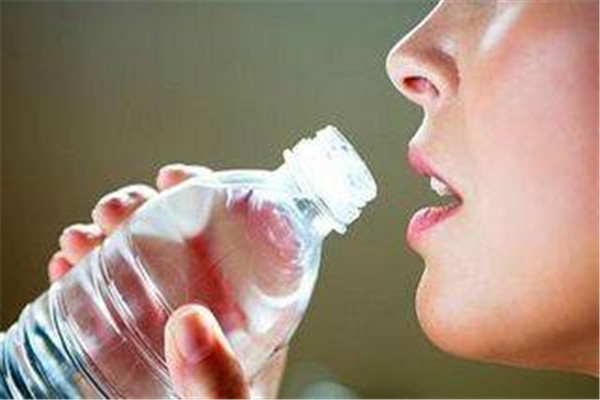 為什么喝水都會胖呢 原因是這樣 為什么喝水都會胖呢 原因是這樣