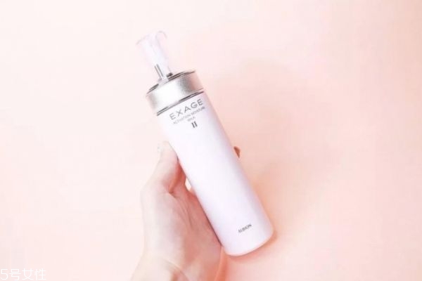 護(hù)膚品涂在臉上刺痛是怎么回事 擦護(hù)膚品感覺刺痛原因 護(hù)膚品涂在臉上刺痛是怎么回事 擦護(hù)膚品感覺刺痛原因