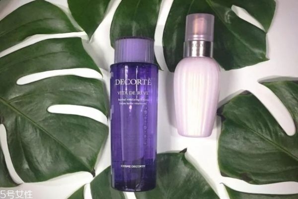 護(hù)膚品涂在臉上刺痛是怎么回事 擦護(hù)膚品感覺刺痛原因 護(hù)膚品涂在臉上刺痛是怎么回事 擦護(hù)膚品感覺刺痛原因