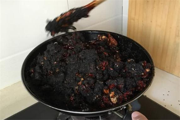 熬阿膠用什么鍋?zhàn)詈?鍋具很重要 熬阿膠用什么鍋?zhàn)詈?鍋具很重要