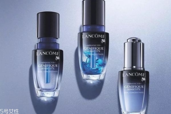 精華露和精華液的順序 正確的護(hù)膚流程 精華露和精華液的順序 正確的護(hù)膚流程