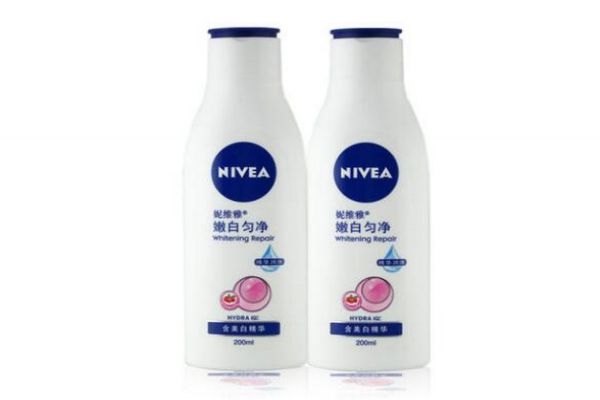 精華露和精華液的順序 正確的護(hù)膚流程 精華露和精華液的順序 正確的護(hù)膚流程