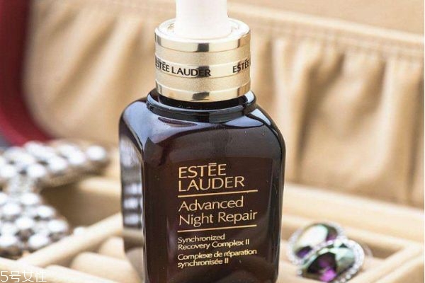 雅詩蘭黛小棕瓶精華和蘭蔻小黑瓶精華哪個好 雅詩蘭黛小棕瓶精華和蘭蔻小黑瓶精華哪個好