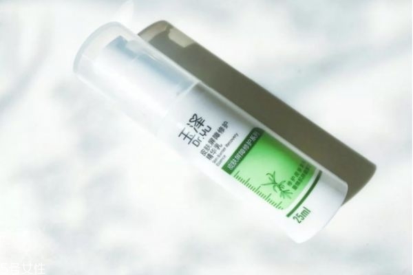 精華露和精華液的順序 正確的護(hù)膚流程 精華露和精華液的順序 正確的護(hù)膚流程