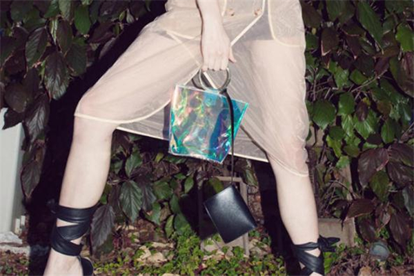 2019年夏天流行什么包包 各種風(fēng)格都能滿足 2019年夏天流行什么包包 各種風(fēng)格都能滿足