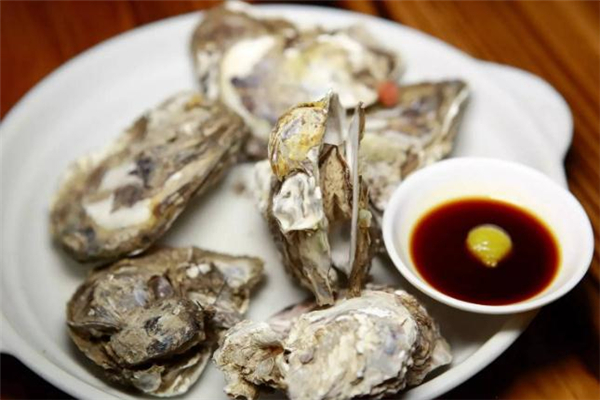 生蠔蒸完不開口能吃嗎 看是否新鮮 生蠔蒸完不開口能吃嗎 看是否新鮮