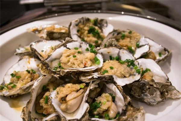 生蠔蒸完不開口能吃嗎 看是否新鮮 生蠔蒸完不開口能吃嗎 看是否新鮮