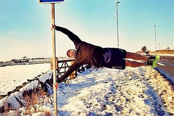 人體旗幟要練多久 基本功很重要 人體旗幟要練多久 基本功很重要