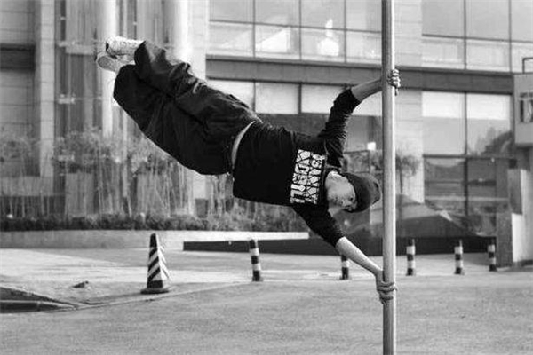 人體旗幟需要哪些基本功 人體旗幟技巧 人體旗幟需要哪些基本功 人體旗幟技巧