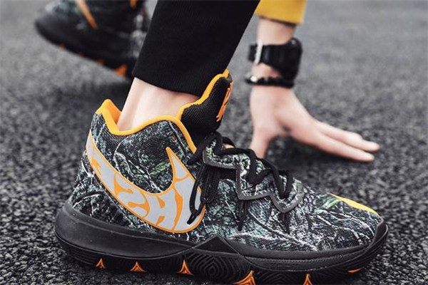 耐克歐文5美版與國(guó)內(nèi)版的區(qū)別 兩大版本對(duì)比 耐克歐文5美版與國(guó)內(nèi)版的區(qū)別 兩大版本對(duì)比