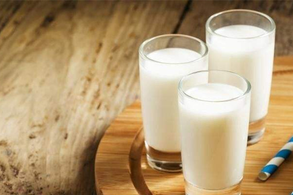 過期牛奶可以澆花嗎 過期牛奶可以怎么用 過期牛奶可以澆花嗎 過期牛奶可以怎么用