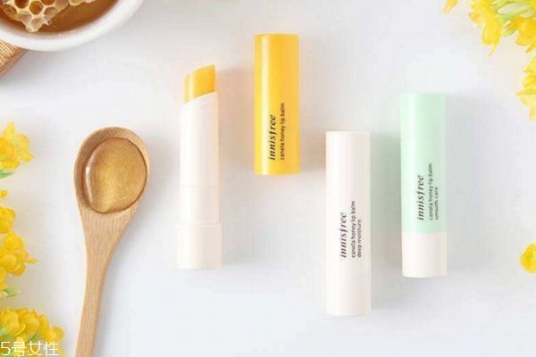 潤唇膏能當眼霜用嗎 潤唇膏增長睫毛多久見效 潤唇膏能當眼霜用嗎 潤唇膏增長睫毛多久見效