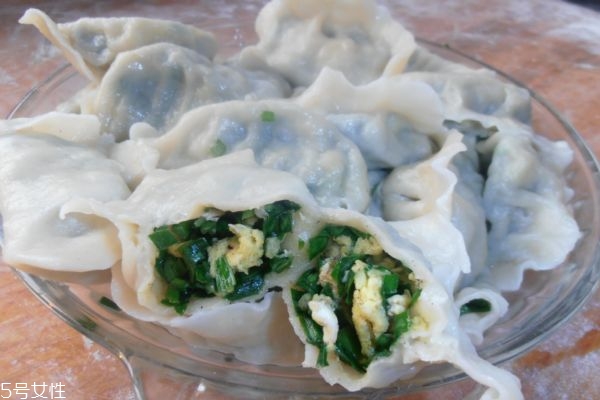 韭菜餃子怎么做才好吃 如何調(diào)韭菜肉的餡好吃 韭菜餃子怎么做才好吃 如何調(diào)韭菜肉的餡好吃