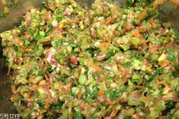 怎樣調(diào)餃子餡好吃 餃子餡的做法大全 怎樣調(diào)餃子餡好吃 餃子餡的做法大全